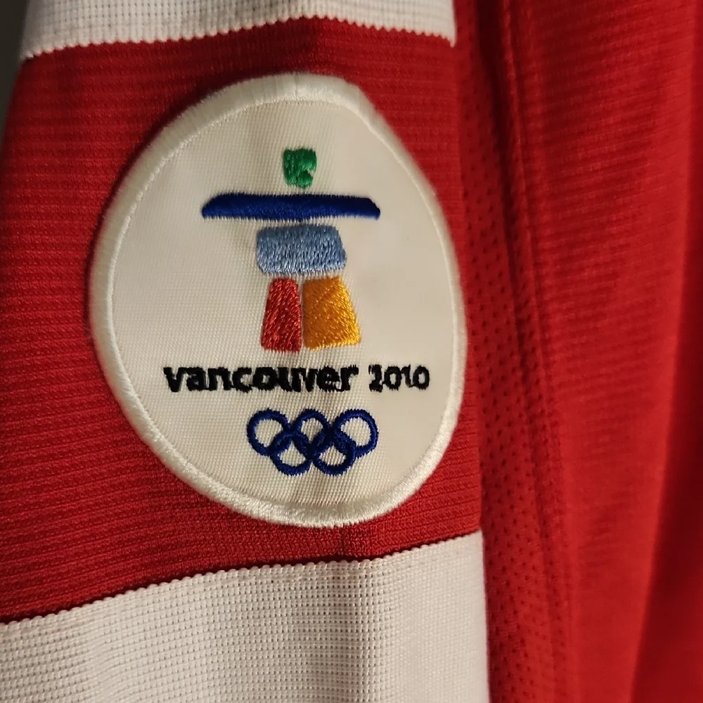 Red Hockey Jersey - Picture 4 of 15